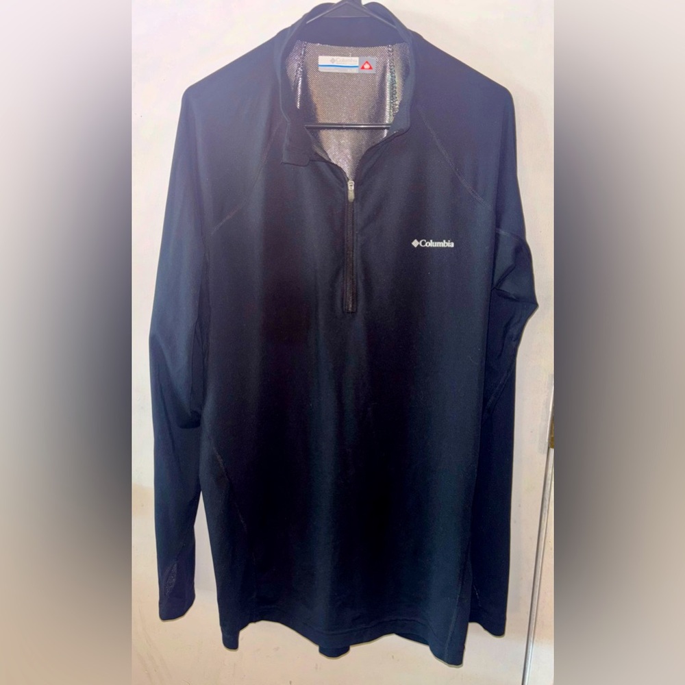 Woman’s Columbia black running shirt size XL
